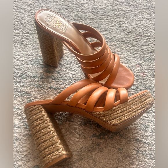 Vince Camuto senses barely worn! - Picture 1 of 3